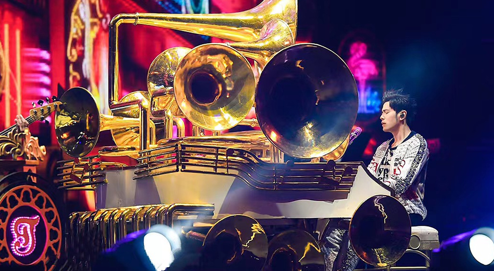 悟空體育透明屏和熒光棒系列產(chǎn)品亮相2022周杰倫新加坡演唱會(huì)