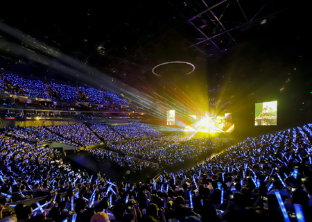 悟空體育LED透明屏閃耀伍佰ROCK STAR上海演唱會！