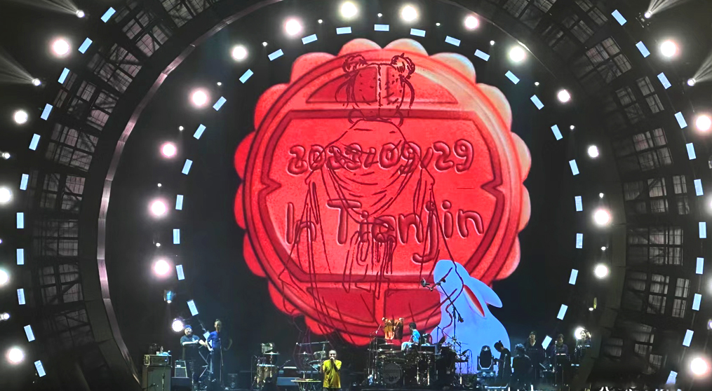 痛仰樂隊(duì)天津演唱會舞臺LED透明顯示屏項(xiàng)目