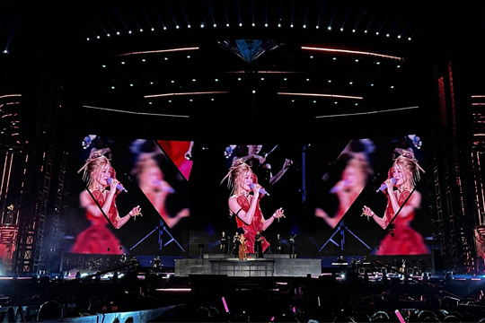 9年等待終圓夢(mèng)！悟空體育LED屏幕點(diǎn)亮張韶涵南昌演唱會(huì)璀璨之夜！