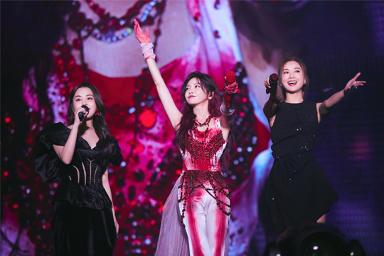 拾光啟航！悟空體育LED屏助力于文文深圳演唱會打造極致光影盛宴！